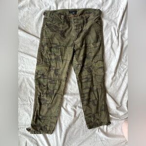 Sanctuary Women’s Olive Camouflage Cargo Pants